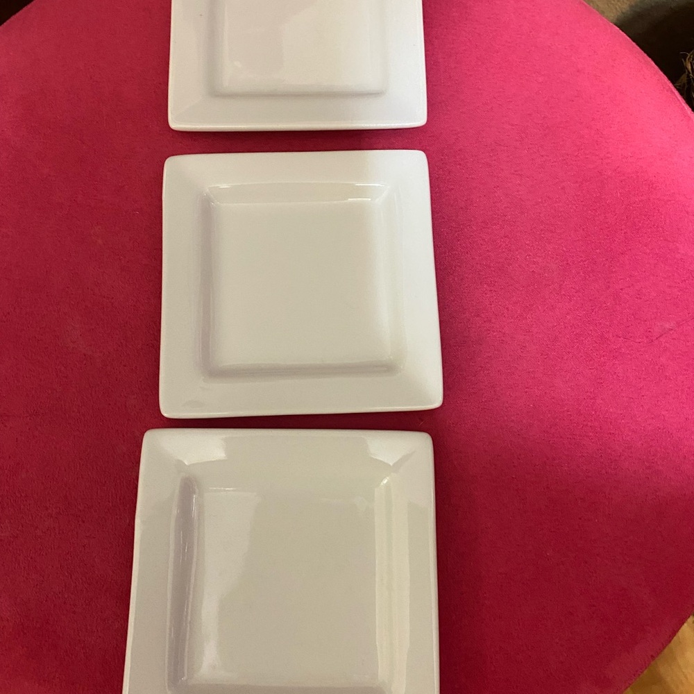 Libbey White Modern Tapas Plates
Set of 3
4” x 4”